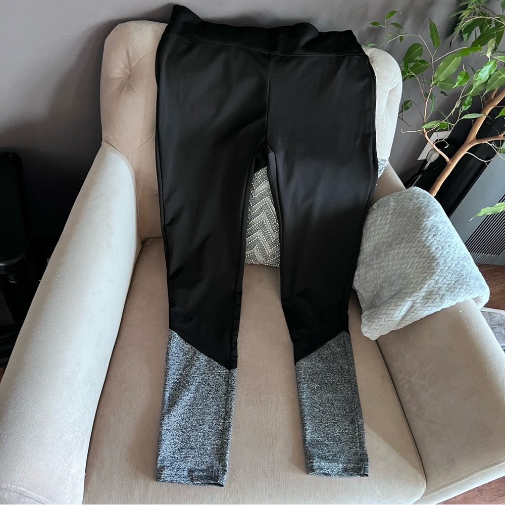 Love Charm Black Gray Mesh Insert Calf Leggings Yoga Pants L/XL Nwot